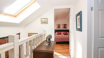 Cottage | 4 bedrooms, individually decorated, individually furnished, free WiFi