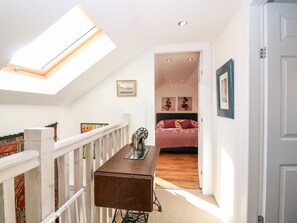 Cottage | 4 bedrooms, individually decorated, individually furnished, free WiFi - George Cottage (Blairgowrie)