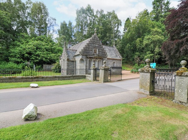 Cottage | Property grounds - East Lodge - Crathes Castle (Banchory)