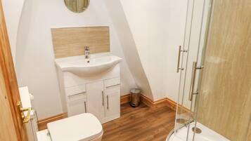 Cottage | Badkamer | Een douche