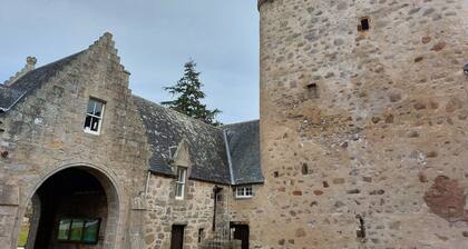 Courtyard Cottage - Drum Castle