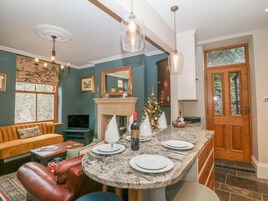 Cottage | Interior