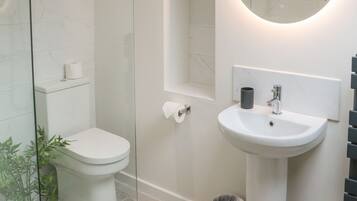 Cottage | Bathroom | Shower