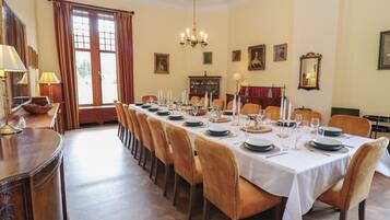 Cottage | Dining