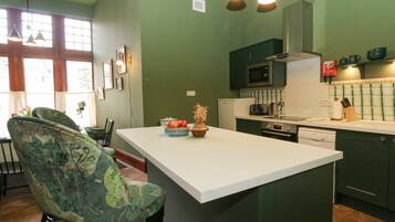 Cottage | Private kitchen | Fridge, microwave, dishwasher, electric kettle