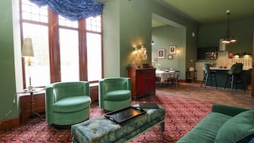 Cottage | Interior