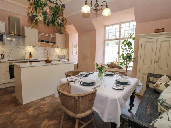Dining - Dalvorar - Mar Lodge Estate (Ballater)