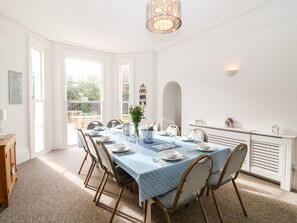 Refrigerador, lavavajillas, tetera/pava eléctrica, tostadora