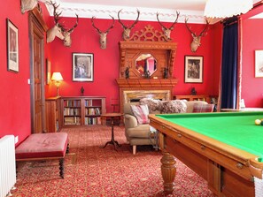 Cottage | Game room