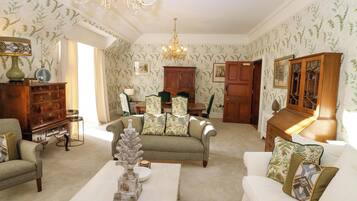 Cottage | Living area