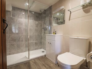 Cottage | Bathroom | Shower