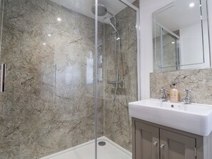 Cottage | Badkamer | Een douche