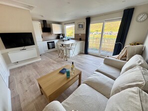 Living area - Gecko Beach (Truro)