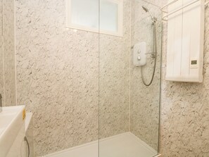 Cottage | Bathroom - Gecko Beach (Truro)