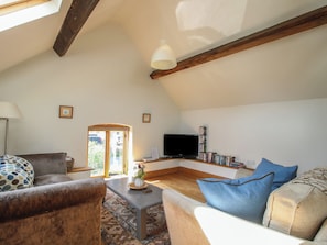 Cottage | Living area | DVD player - Foxholes Barn (Kidderminster)