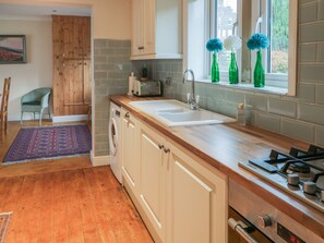 Cottage | Private kitchen | Fridge, dishwasher, electric kettle, toaster - Lower Cross (Keighley)