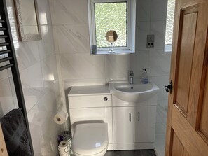 Cottage | Bathroom