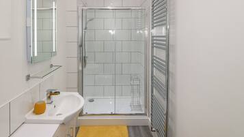 Cottage | Bathroom | Shower
