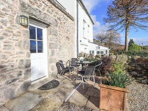 Cottage | Outdoor dining - Westmorland Cottage (Grange-over-Sands)