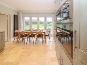 Ferienhaus | Eigene Küche | Kühlschrank, Geschirrspüler, Kochgeschirr/Geschirr/Besteck