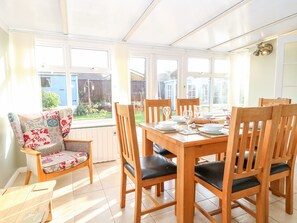 Cottage | Dining
