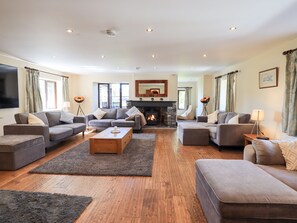 コテージ | リビング エリア | テレビゲーム機、DVD プレーヤー