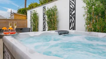 Cottage | Property grounds