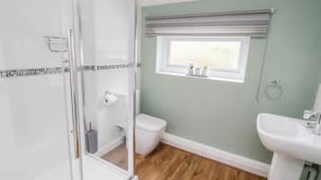Cottage | Bathroom | Shower