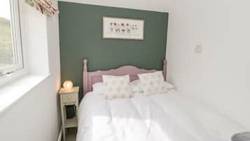 Cottage | 3 bedrooms, individually decorated, individually furnished, free WiFi