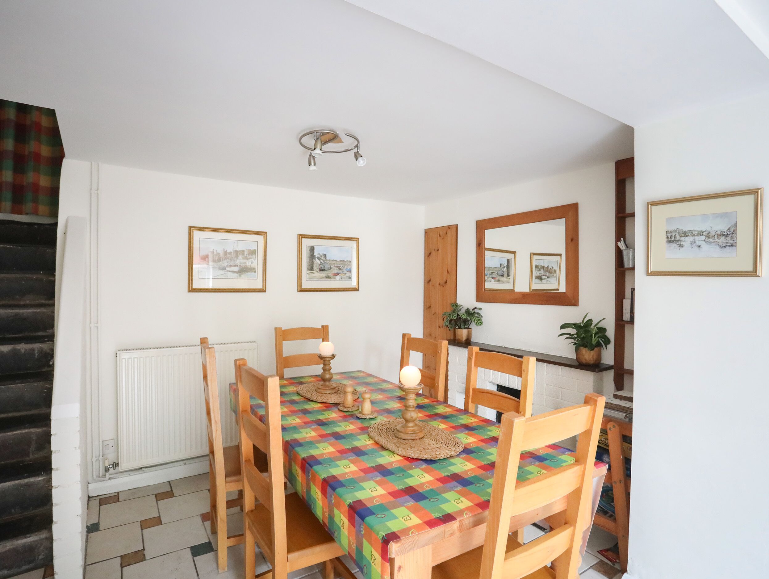 Cottage | Private kitchen | Fridge, microwave, electric kettle, cookware/dishes/utensils