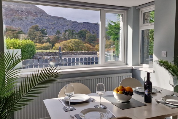 Cottage | Dining