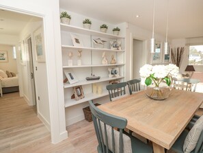 Cottage | Interior - 2 Sails (Dartmouth)