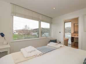 Cottage | Interior - 2 Sails (Dartmouth)