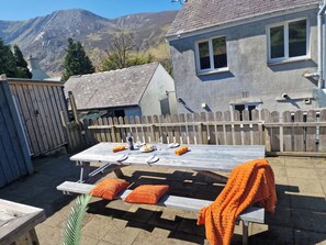 Cottage | Outdoor dining - Annest (Bangor)