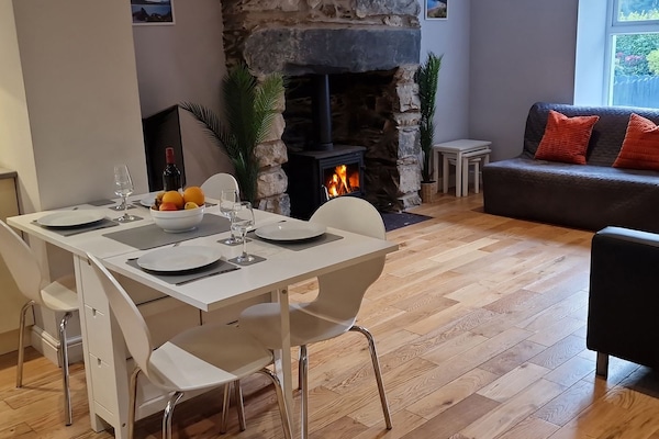 Cottage | Dining