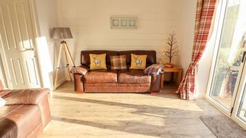 Cottage | Living room | TV