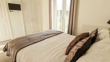 Cottage | 2 bedrooms, individually decorated, individually furnished, free WiFi