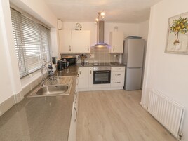 Cottage | Private kitchen | Fridge, dishwasher, electric kettle, toaster