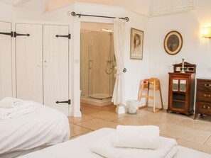 Cottage | 2 bedrooms, individually decorated, individually furnished, free WiFi - Tree House Barn (Shrewsbury)