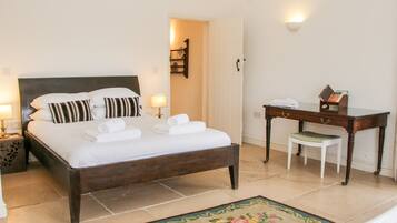 Cottage | 2 bedrooms, individually decorated, individually furnished, free WiFi