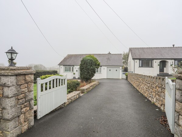 Cottage | Exterior - Tyddyn Glas (Tyn-y-Gongl)