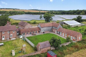 คอทเทจ | บริเวณภายนอก