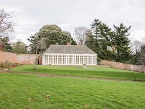 Cottage | Interior - Stockbatch Granary at Pitchford Estate (Shrewsbury)