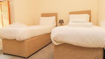 Cottage | 4 bedrooms, individually decorated, individually furnished, free WiFi