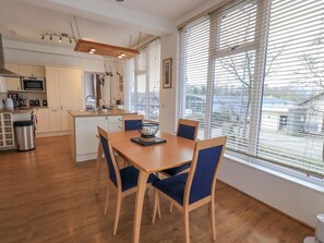 Cottage | Dining - Windows (Ambleside)