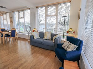 Cottage | Living area | Video-game console, DVD player - Windows (Ambleside)