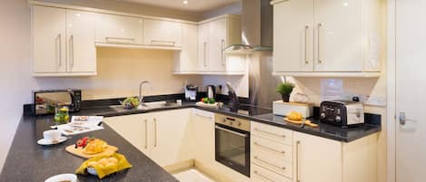 Cottage | Dapur peribadi | Peti sejuk, mesin basuh pinggan mangkuk