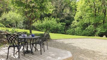 Cottage | Outdoor dining