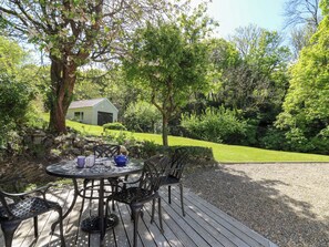 Cottage | Outdoor dining - Glyn Yr Efail (Cardigan)