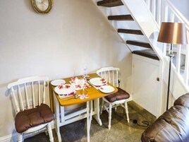 Cottage | Private kitchen | Fridge, dishwasher, electric kettle, toaster